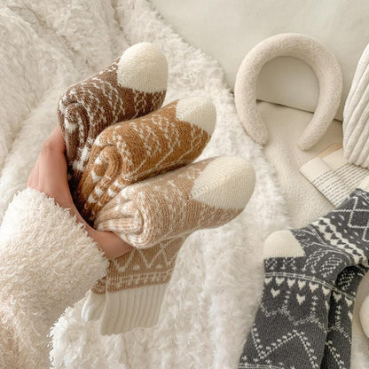 Thick, warm winter socks with an ethnic diamond print.