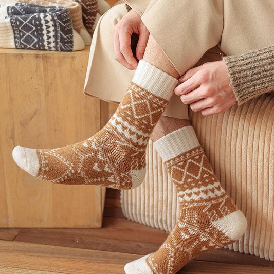 Thick, warm winter socks with an ethnic diamond print.